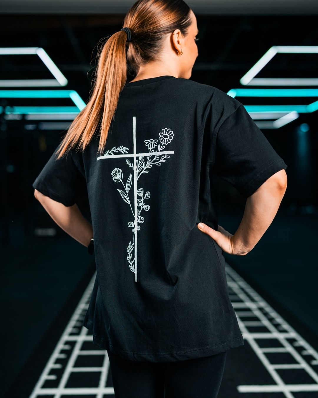 'Floral Cross' oversized T-shirt voor dames