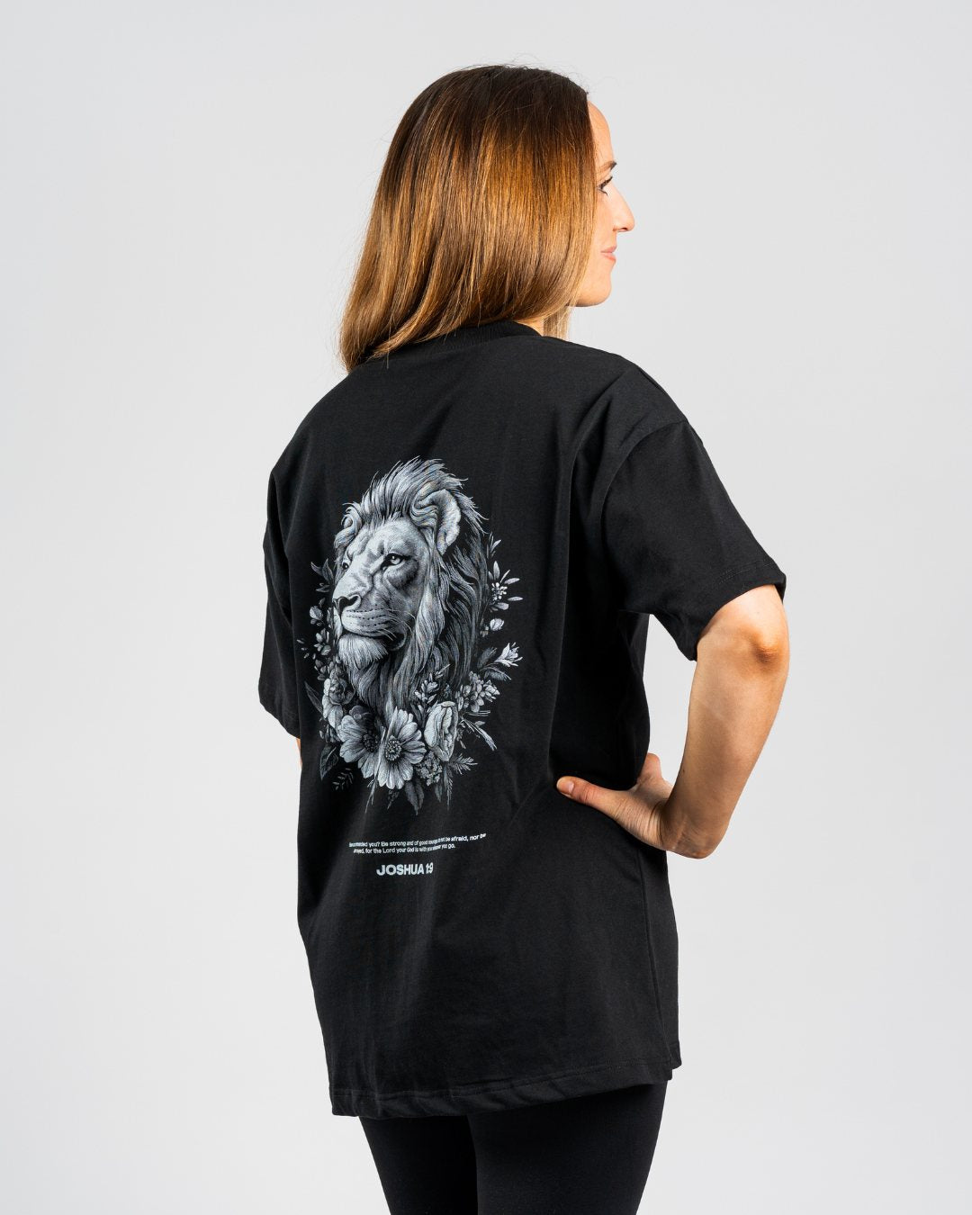 Joshua 1:9 'Courageous Roar' Women’s Oversized T-Shirt
