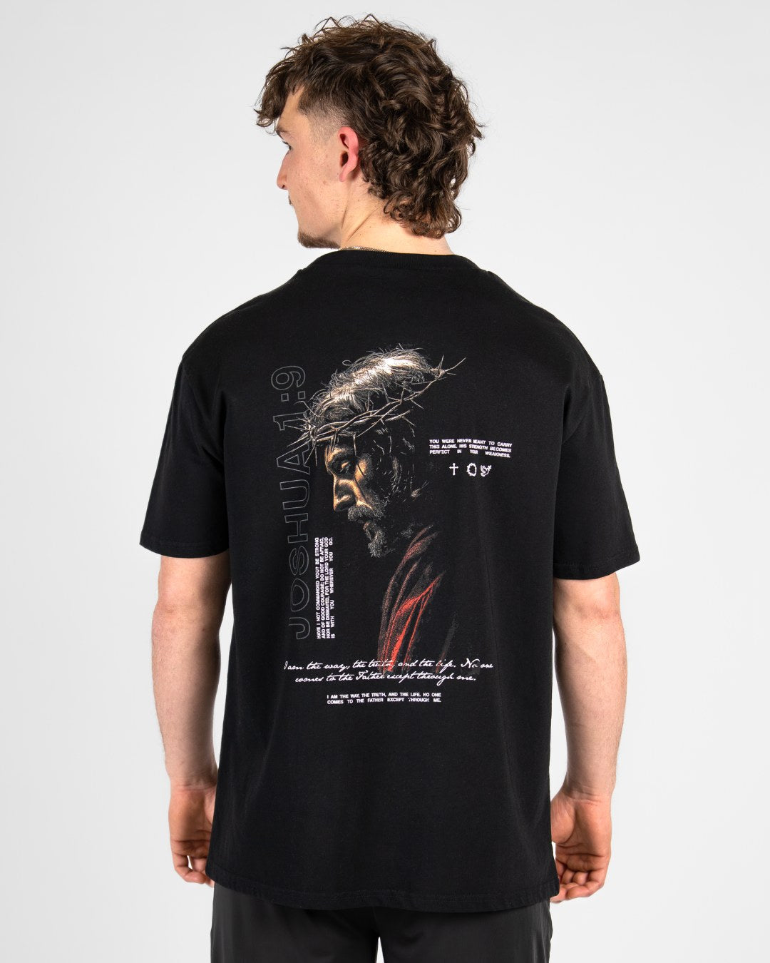 Joshua 1:9 ’Never Alone’ Men’s Oversized T-Shirt