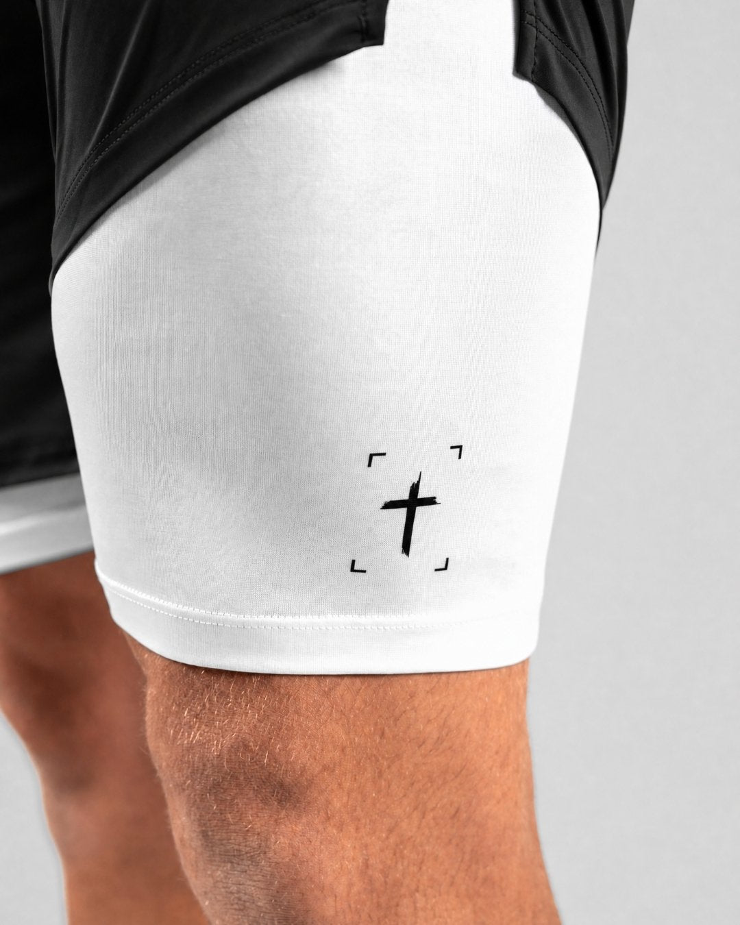 'Minimal Cross' Men's Performance Shorts – Black