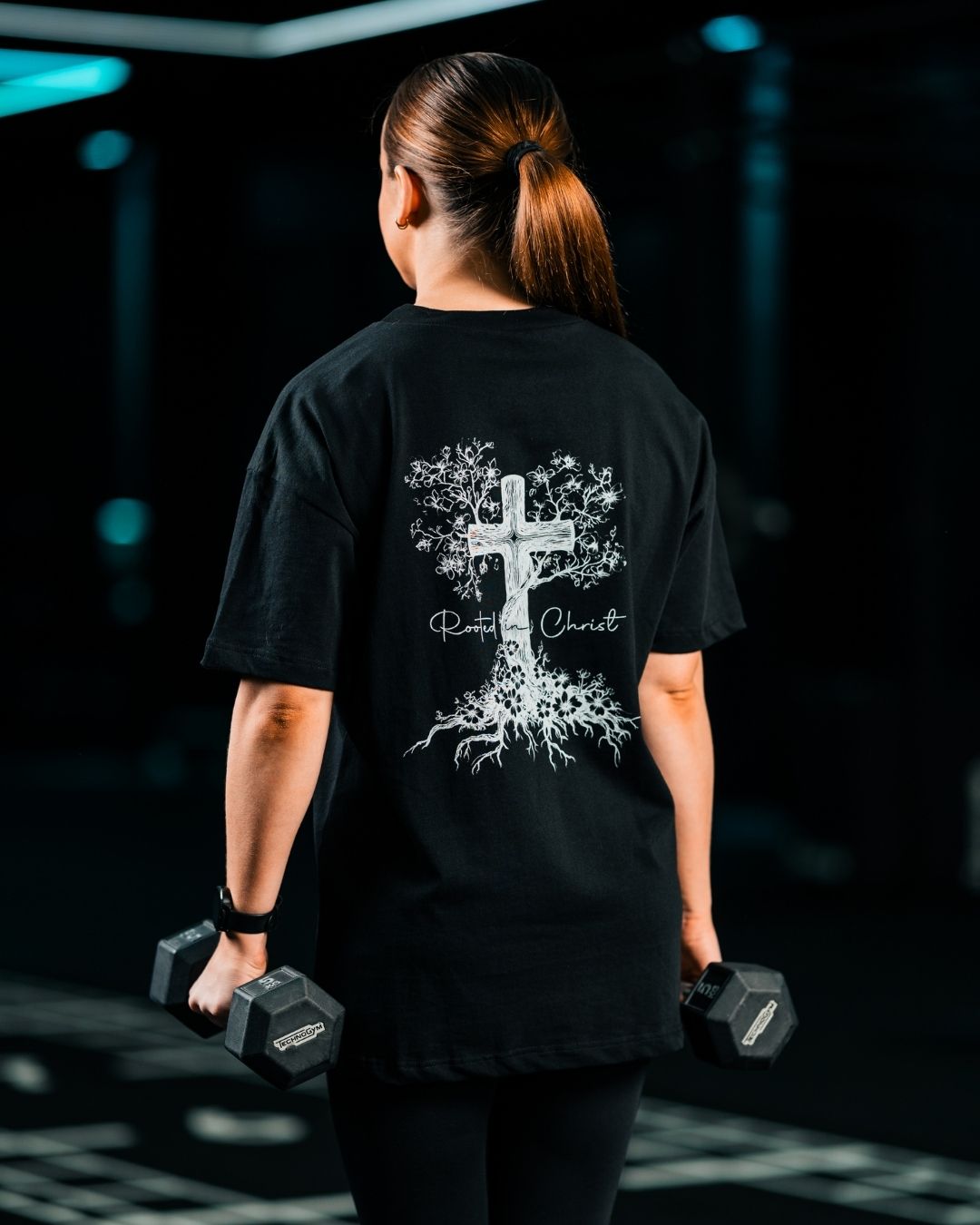 'Rooted in Christ' oversized T-shirt voor dames