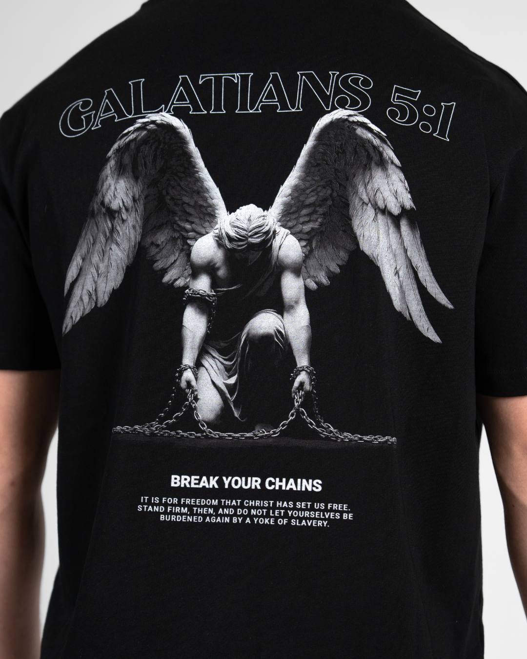 Galatians 5:1 ’Break Your Chains’ Men’s Oversized T-Shirt