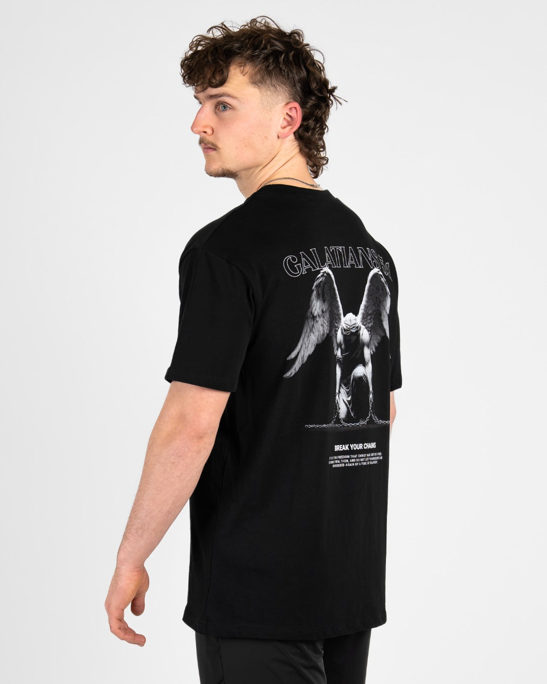 Galatians 5:1 ’Break Your Chains’ Men’s Oversized T-Shirt