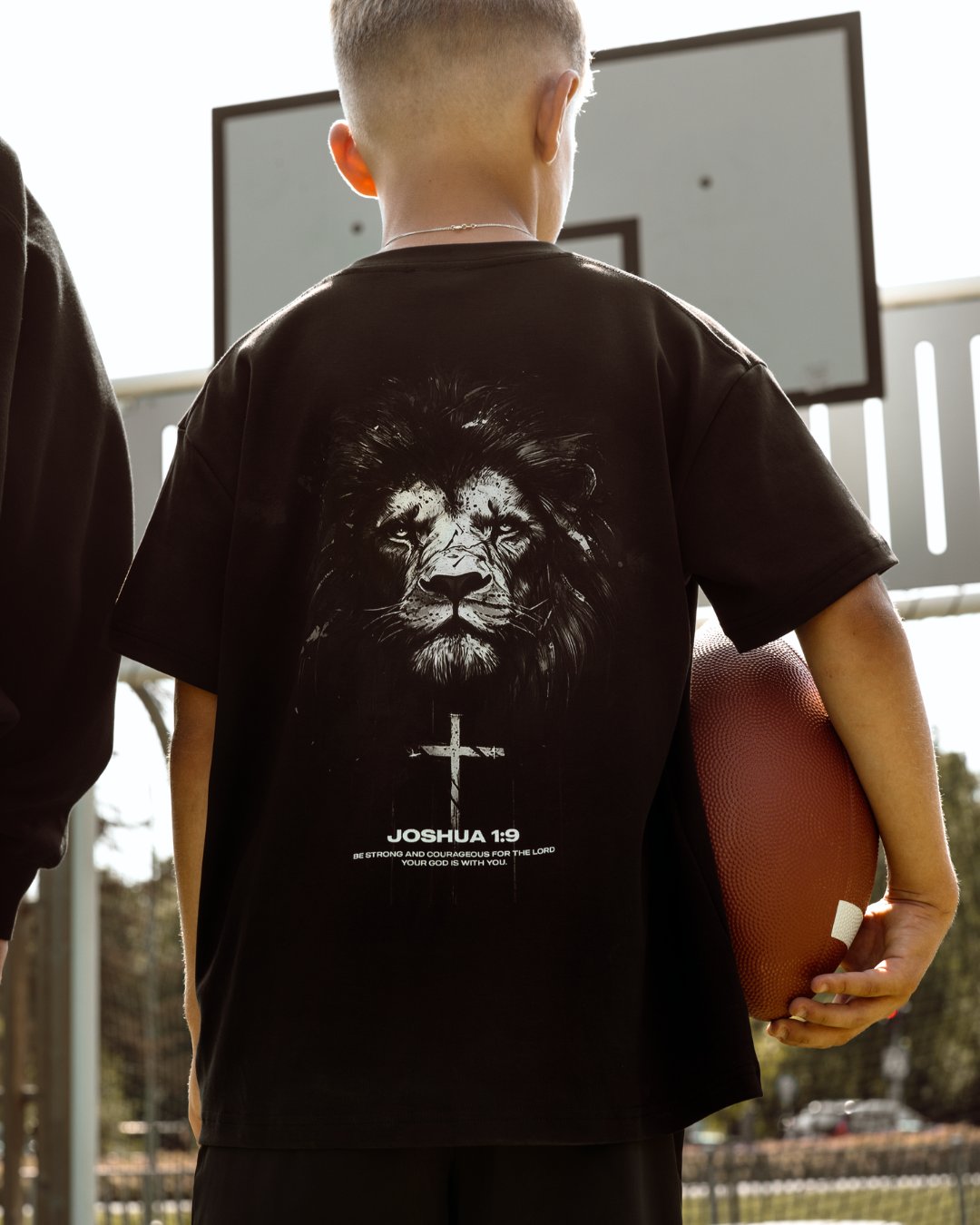 Joshua 1:9 'Lion' Youth Oversized T-shirt