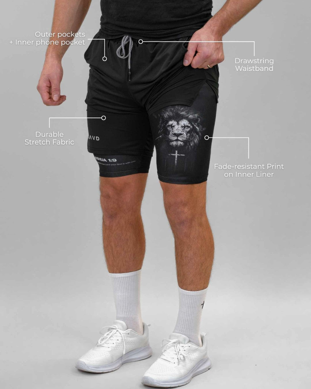 Joshua 1:9 Leeuwenprestatie Shorts